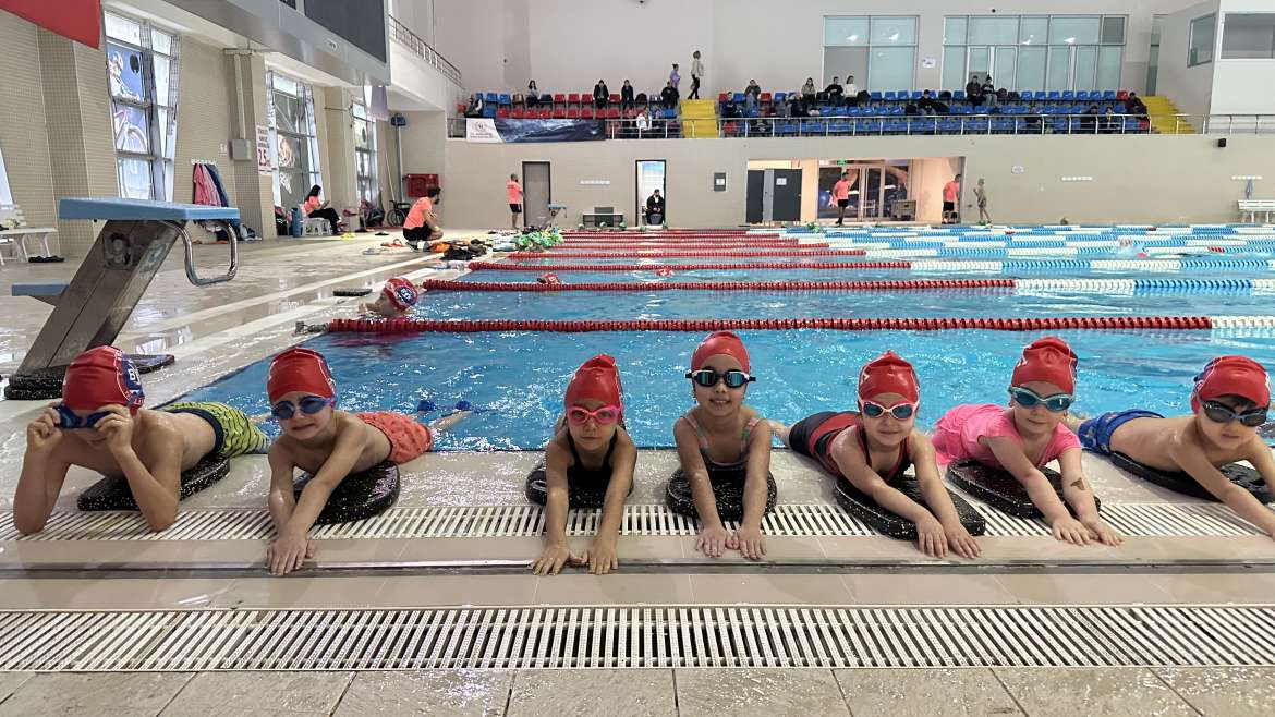 KÜÇÜK YAŞ GRUBUNDA YÜZMENİN FAYDALARI