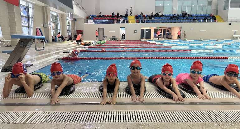 KÜÇÜK YAŞ GRUBUNDA YÜZMENİN FAYDALARI